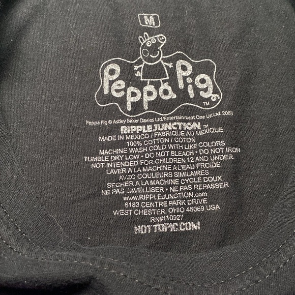 Peppa Pig Meme Hanging Up Graphic Tee - Picture 4 of 4